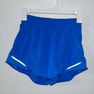 Lululemon 4” hotty hots size 4